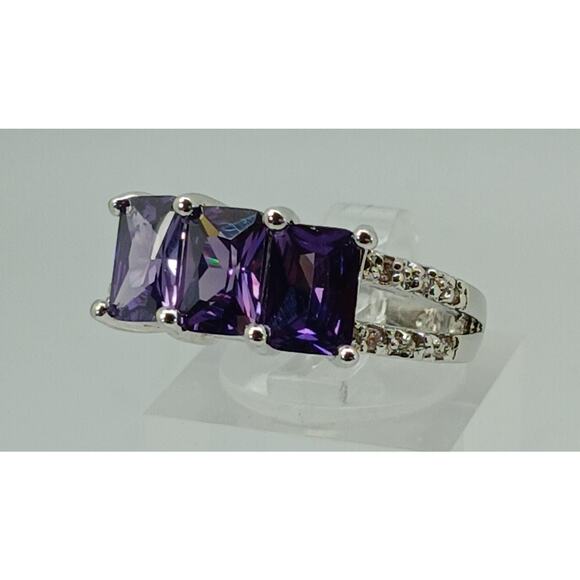 Vintage Ring Size 7.25 Silver Tone White Gold Plated Purple Sim Diamond CZ - Picture 2 of 10